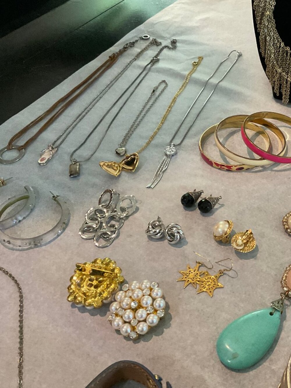 Statement & Vintage Jewelry Lot; Necklaces, Ring, Brooches, Bracelets, Earrings - Picture 6 of 9